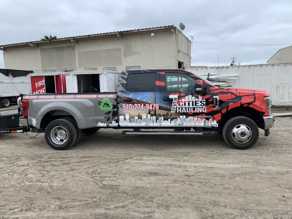 7 Cities Hauling truck ready for a job in Hayward